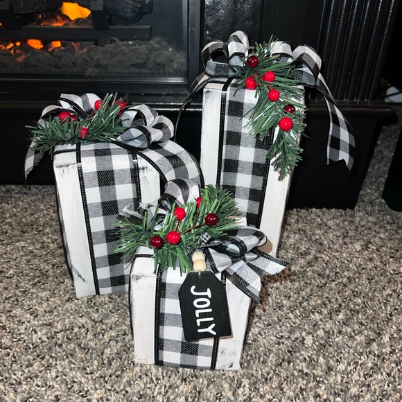 Wooden faux presents - Picture 6 of 6